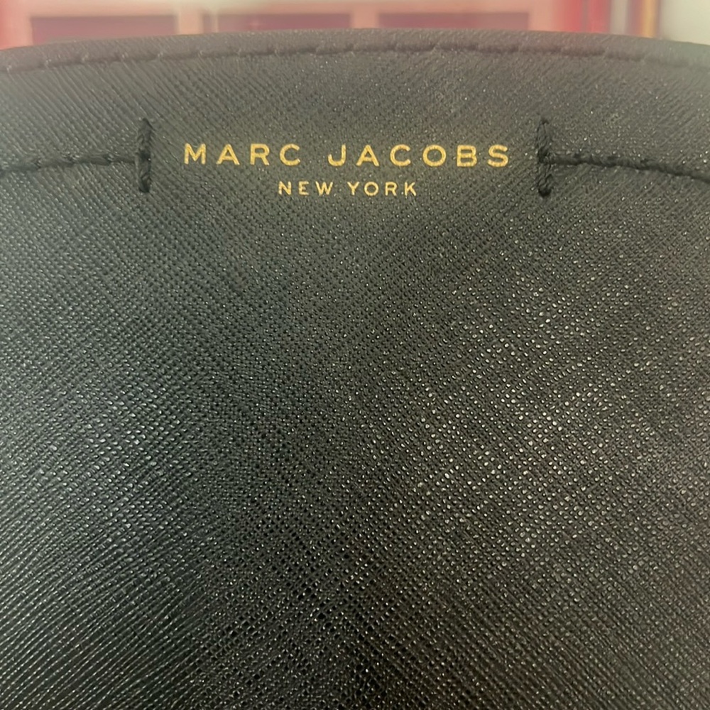 Marc Jacob’s EUC leather playback crossbody bag.  Travel purse removable strap. - Picture 6 of 13